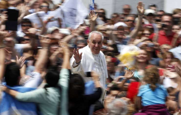 Vatikan zanika, da bi papež Frančišek izganjal hudiča