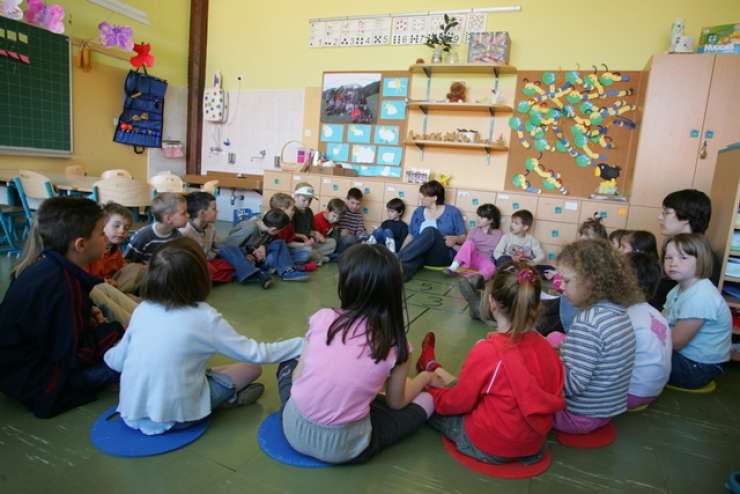 So slovenski otroci res preobremenjeni za dva tuja jezika?