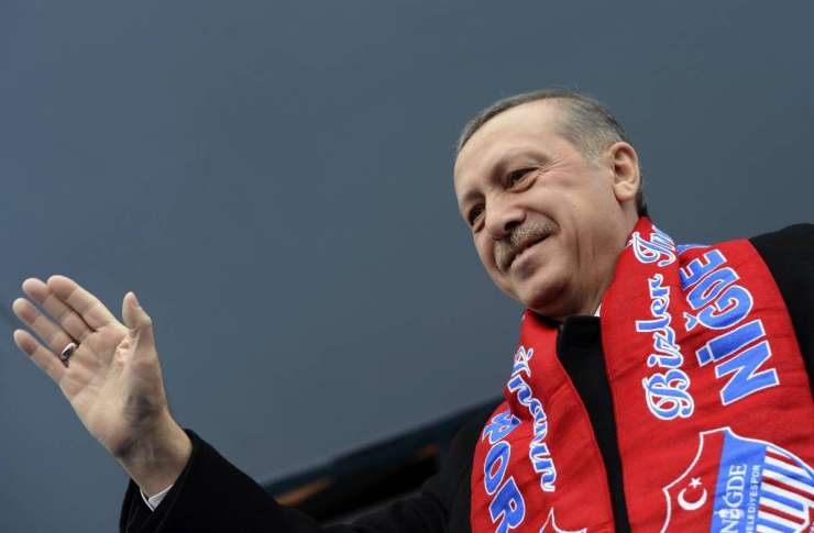 Erdogan za prepoved YouTuba in Facebooka, ki naj bi »uničevala Turčijo«