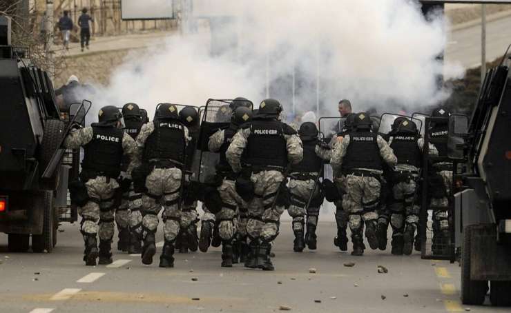 Spopadi med Albanci in policijo v Skopju