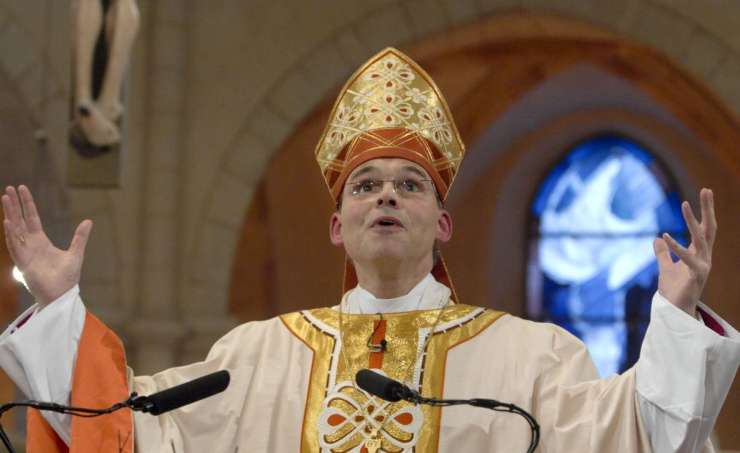 »Bleščavi« limburški škof skrušeno pravi: Danes vem, da sem delal napake