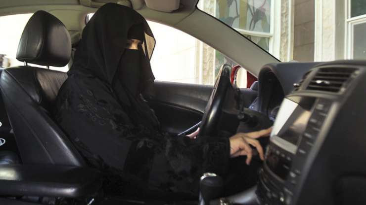 Savdijke spet za volanom protestirale proti prepovedi vožnje za ženske