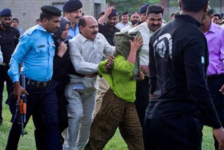 Pakistansko sodišče izpustilo krščansko deklico, obtoženo sežiga korana