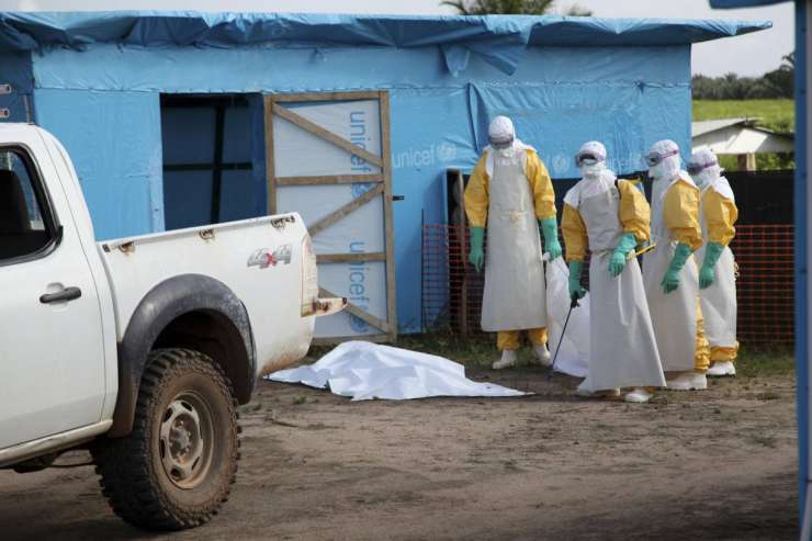 WHO: Ebola zahtevala že skoraj 900 življenj