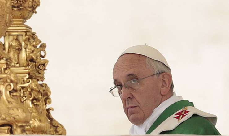 Papež napovedal ostrejše kazni za pedofilske duhovnike