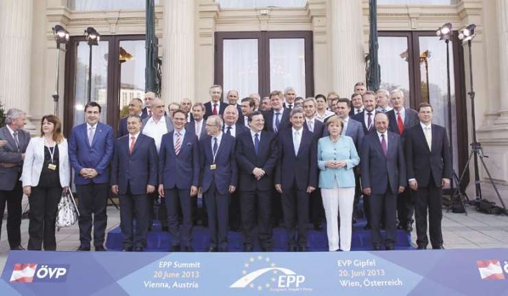Janševi evropski prijatelji: EPP je politično rehabilitirala prvaka SDS