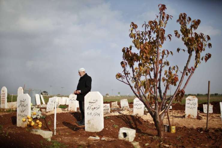 Število ubitih v Siriji preseglo 45.000