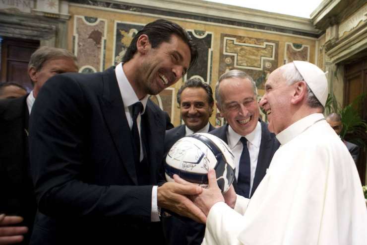Papež sprejel Messija, Balotellija in ostale nogometaše