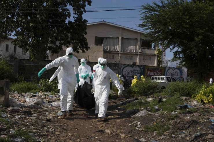 Boj z ebolo: Britanski vojaki gredo v Sierro Leone