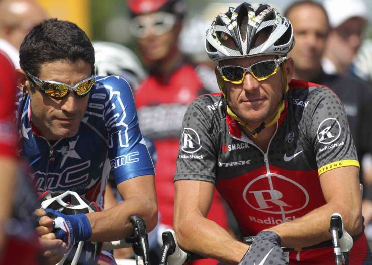 Proti Armstrongu pričalo enajst bivših kolegov, njegova ekipa naj bi jih spodbujala k dopingu