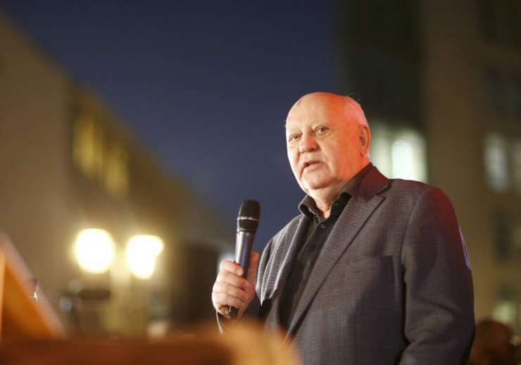 Gorbačov v Berlinu svari: Svet je na pragu nove hladne vojne