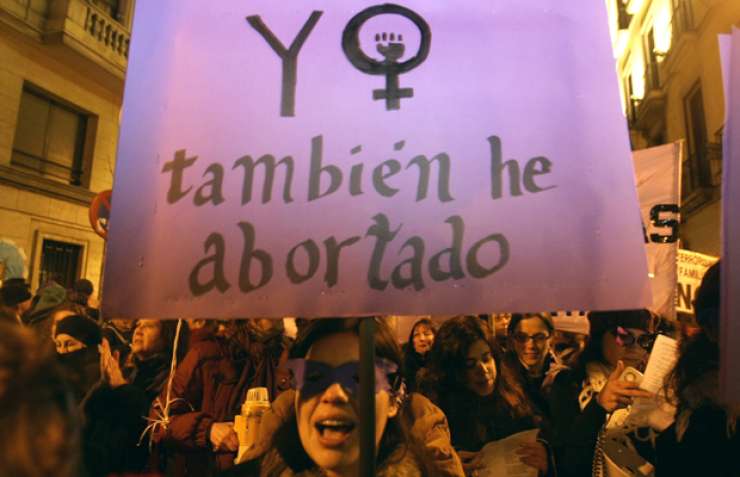 Španska vlada naj bi omejila pravico do splava