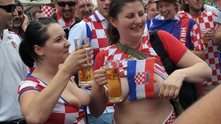 Razgaljeno hrvaško navijačico okrcalo hrvaško kulturno ministrstvo