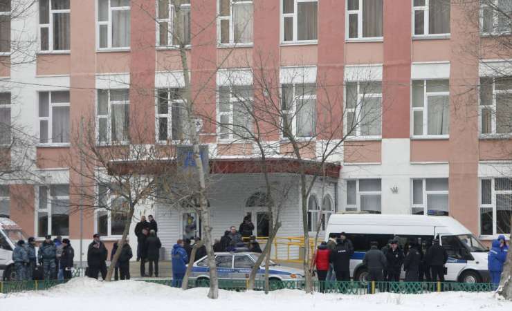 Oborožen dijak v Moskvi zajel 20 talcev in ubil dva človeka