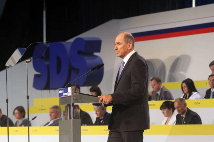 Janša ponovno izvoljen za predsednika SDS; napoveduje boj proti rdečim monopolom