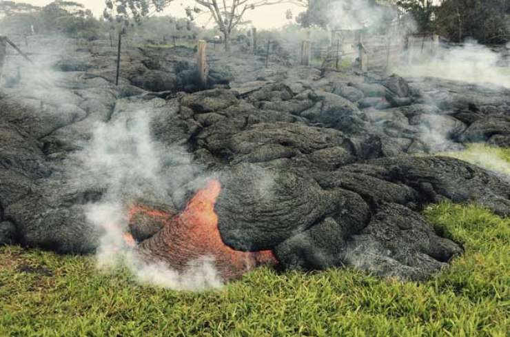 Lava iz ognjenika na havajskem Velikem otoku dosegla prva poslopja