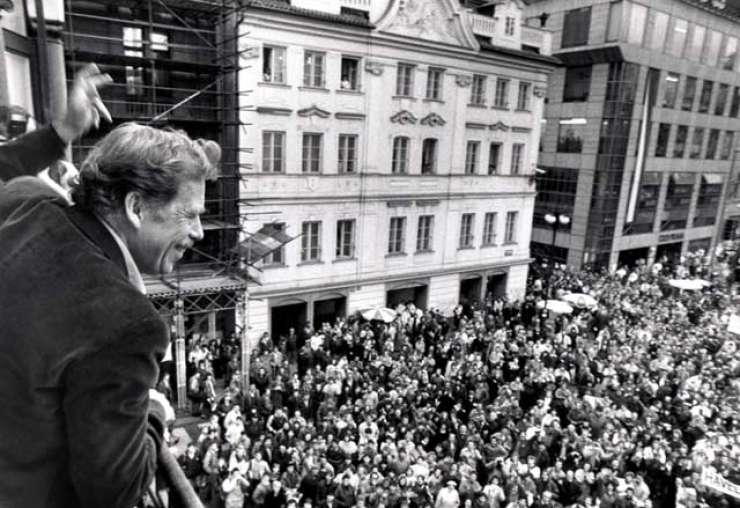 Žametna revolucija pred 25 leti prinesla spremembe tudi na Češkoslovaškem