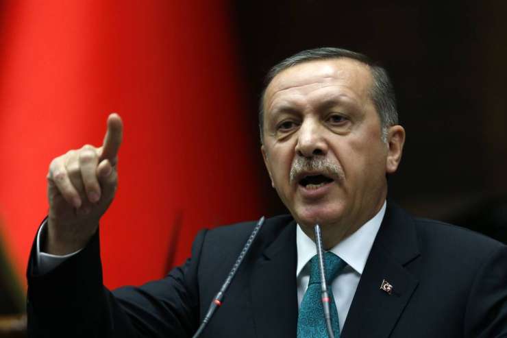 Erdogan odstavil tožilce, ki v korupcijskem škandalu preganjajo njegove sodelavce