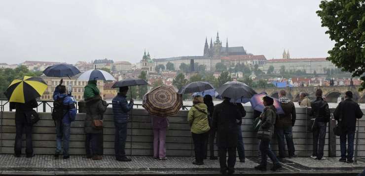 Privlačnost katastrofe: turisti rinejo v poplavljeno Prago
