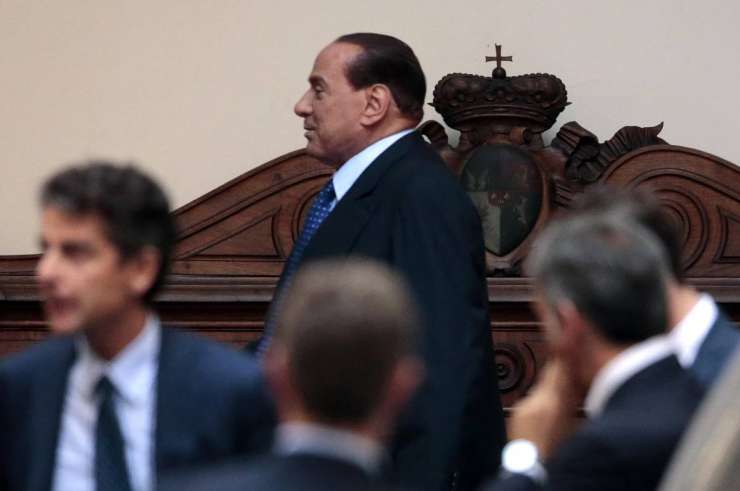 Berlusconiju so odvzeli potni list, da ne bi pobegnil v tujino