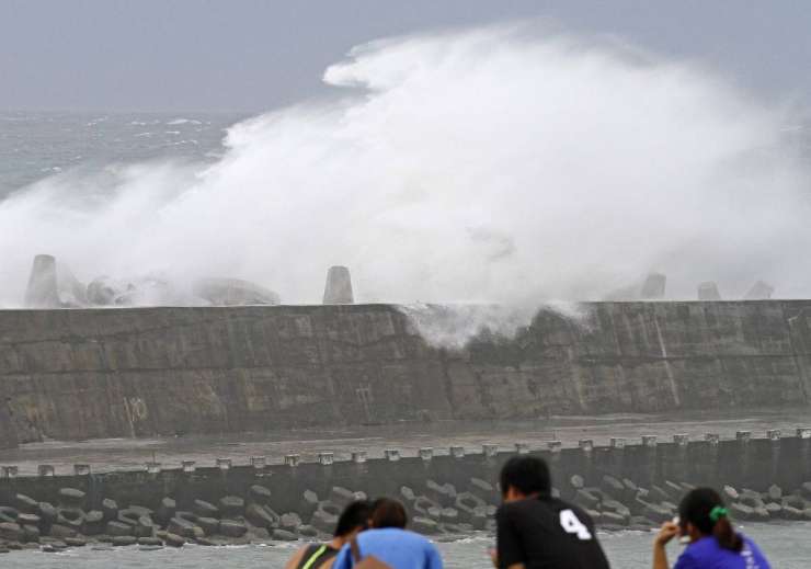 Tajfun Sulik Kitajsko dosegel oslabljen, evakuirali pol milijona ljudi