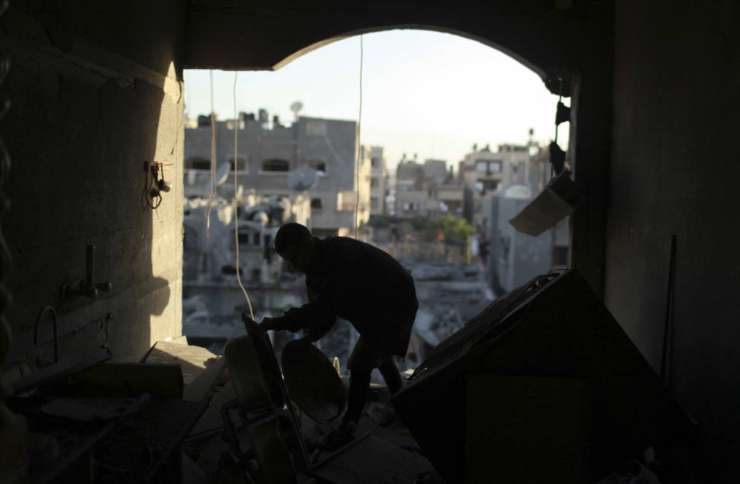 Izrael nadaljuje napade na Gazo, med žrtvami otroci