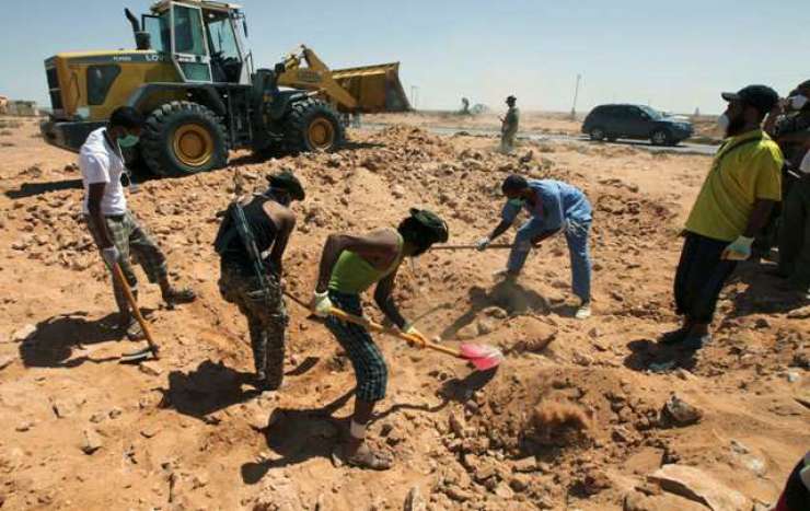 V Libiji našli grob s 1270 žrtvami Gadafijevega režima