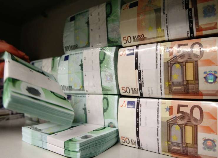 Proračunski primanjkljaj se bo povečal na 1,2 milijarde evrov