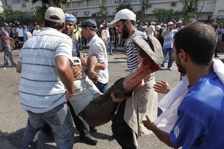 V Egiptu poka: v streljanju na protestnike ubitih več Mursijevih podpornikov