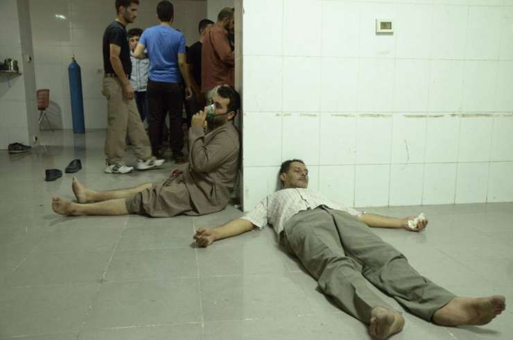 Asadov plinski napad: 3600 Sircev z »nevrotoksičnimi simptomi«
