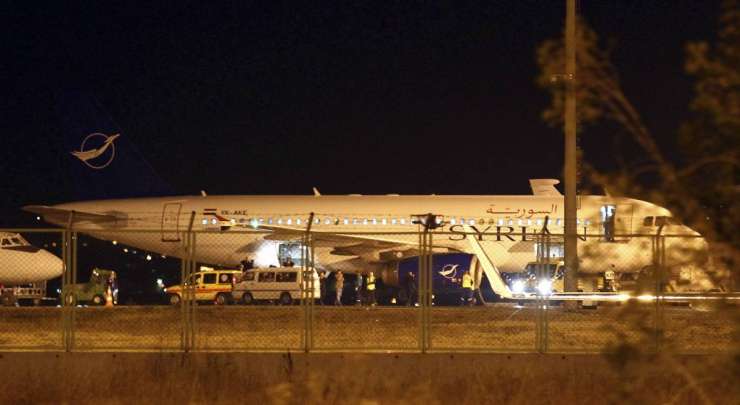 Turško letalstvo prisililo sirsko potniško letalo k pristanku