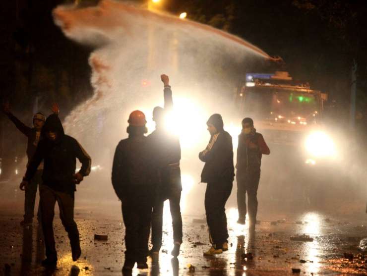 V Turčiji še ena noč spopadov med protestniki in policijo