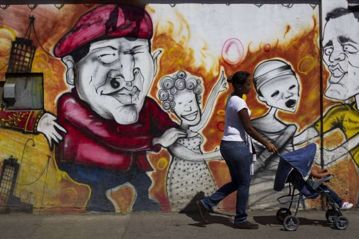 V Caracasu slovesnosti kljub Chavezovi odsotnosti