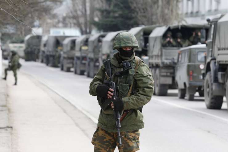 Urednik zaradi šaljivega vabila ruski vojski v nemilosti pri oblasteh