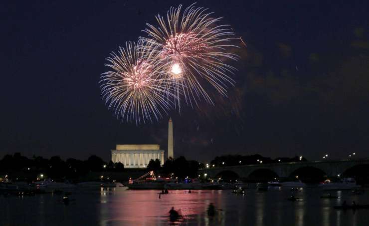 Američani s pikniki in ognjemeti proslavili 238. obletnico samostojnosti