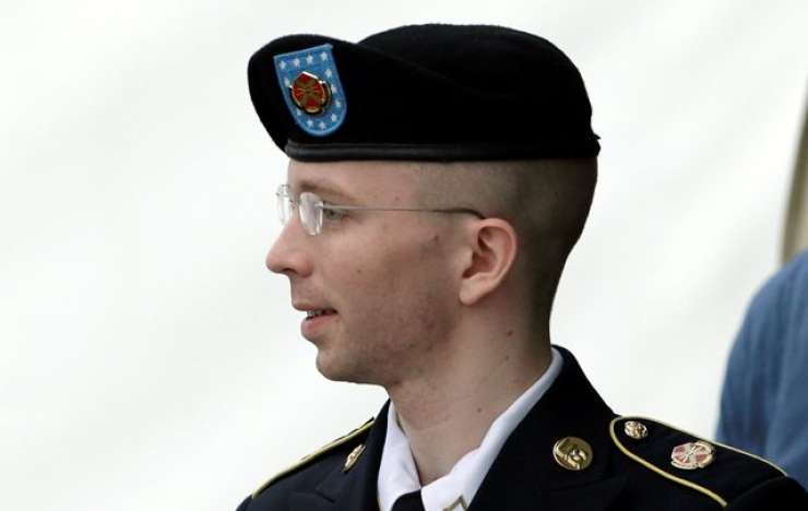 Manning se je opravičil za predajo tajnih dokumentov WikiLeaksu