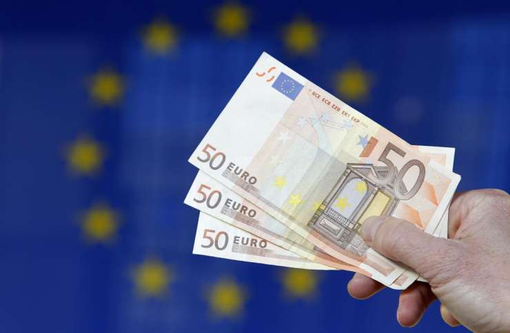 Rekordno nizek tečaj evra