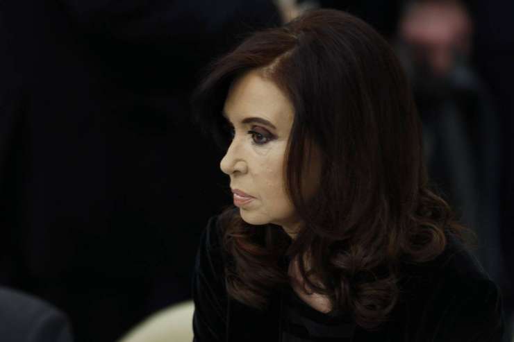 Argentinska predsednica Kirchnerjeva gre na operacijo možganov