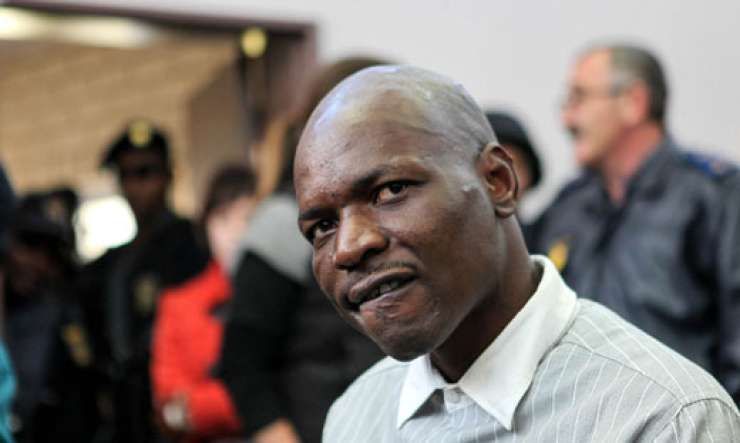 Južnoafričanu dosmrtni zapor zaradi umora belskega rasista
