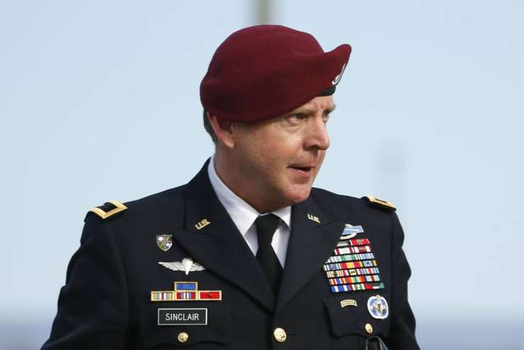 Ameriški general, obtožen spolnega napada, se je izvlekel brez zaporne kazni