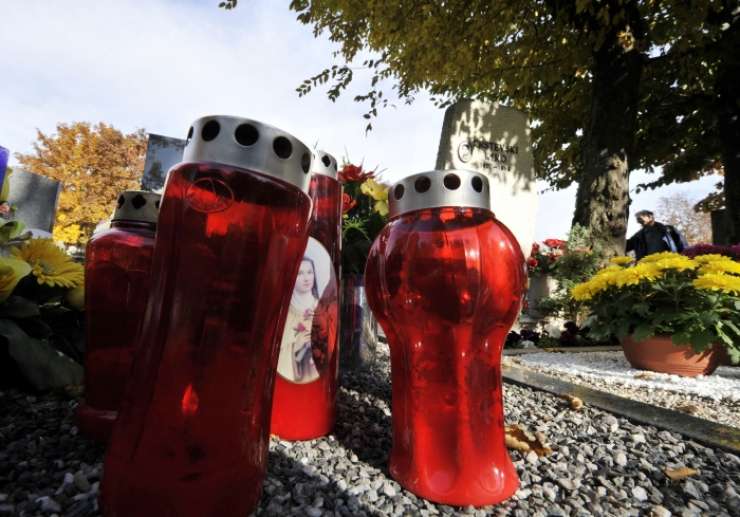 Slovenci letno kupimo okrog 15 milijonov sveč; vse več jih recikliramo