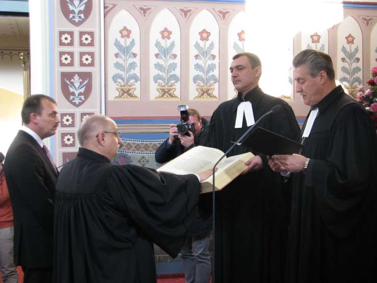 Umestitev novega evangeličanskega škofa s Pahorjem in Kučanom