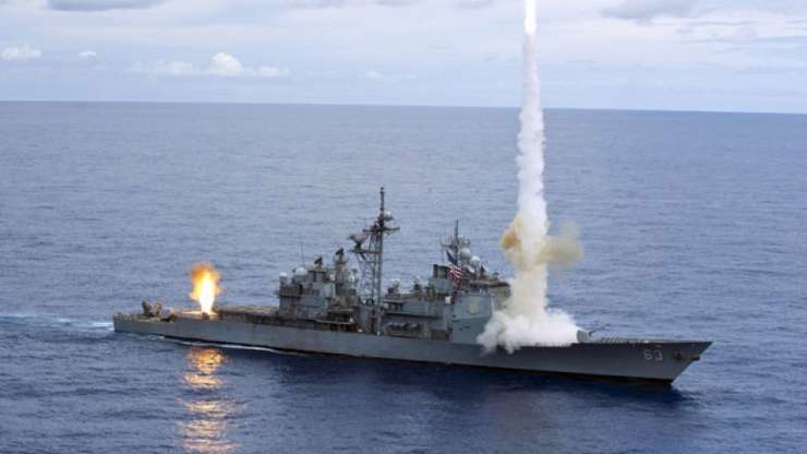 Vojaški ladji ZDA in Kitajske sta se za las izognili trčenju