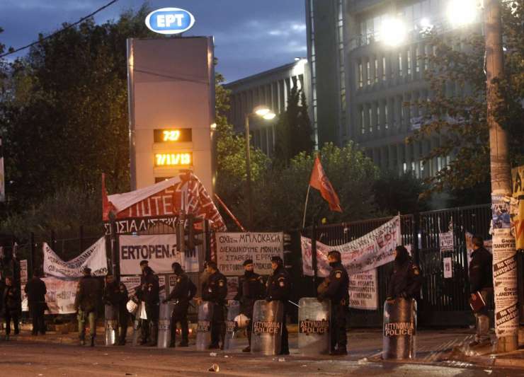 Opozicija je poskušala zasesti prostore zaprte grške televizije