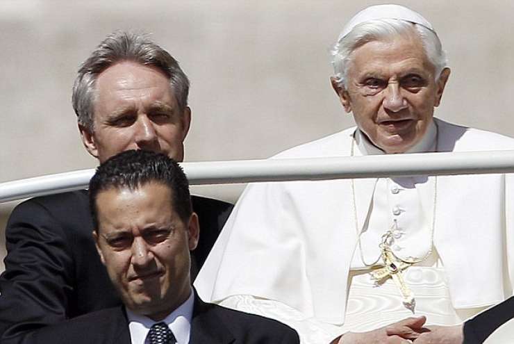 Papežev tajnik Paolo Gabriele gre pred sodnika zaradi kraje zaupnih dokumentov