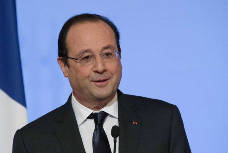 Hollande podprl prepoved nastopanja za spornega komika