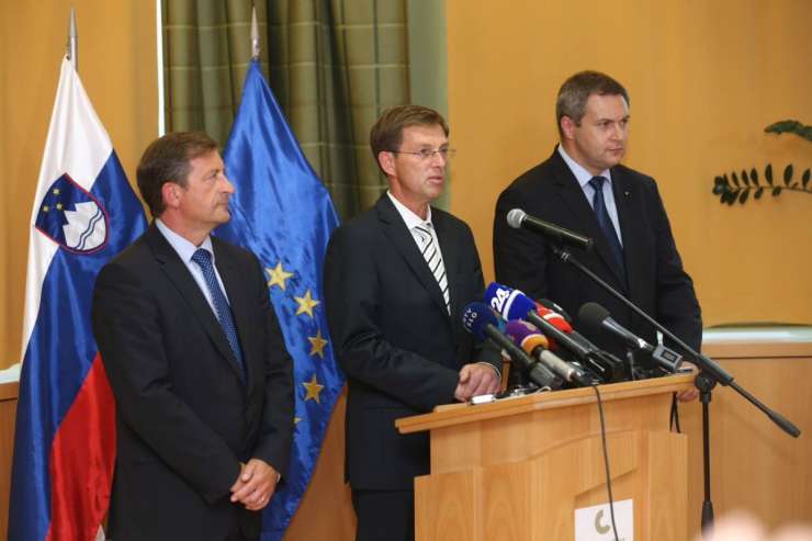 Cerar v DZ vložil listo ministrskih kandidatov; namesto Pfeiferja Petrovič