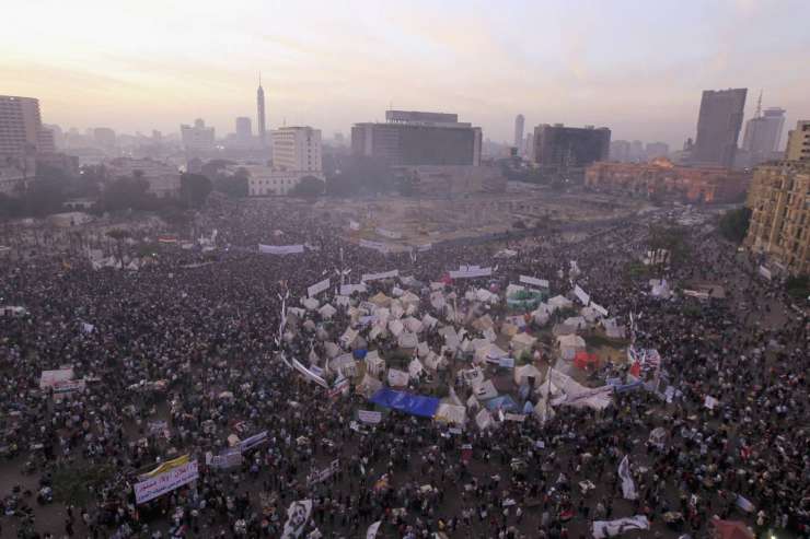 Kairo po sprejetju osnutka nove ustave spet zajeli protesti
