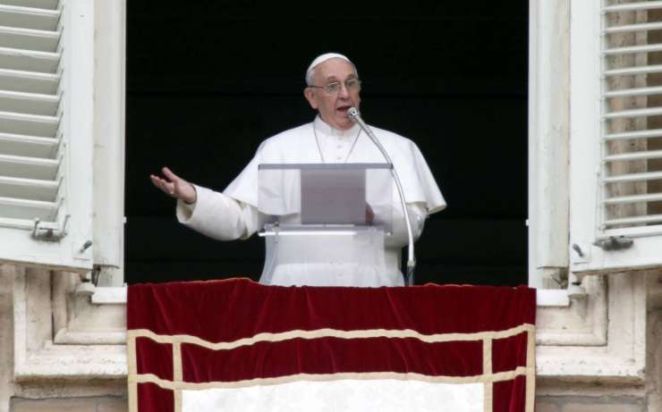 Papež Frančišek v nedeljski molitvi izpostavil Božjo milost