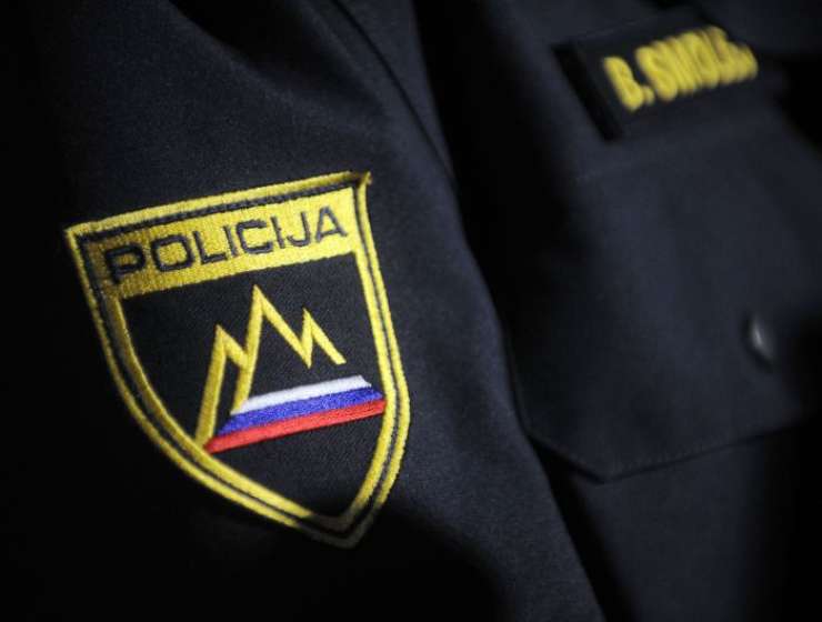 Lažni policist v Murski Soboti spolno napadel dve dekleti